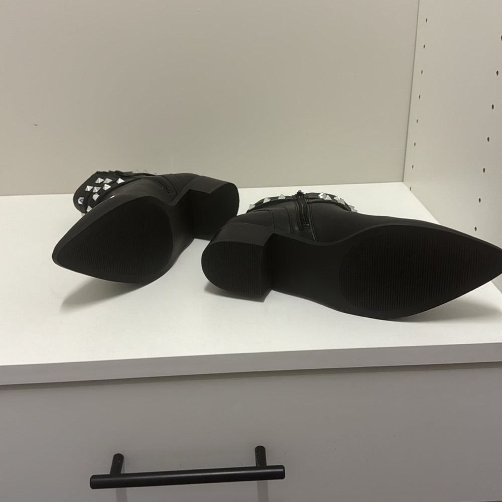 Never Been Worn - image 3